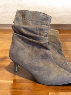 Catherine Malandrino Gray Suede Slouch Ankle Boots Size 7